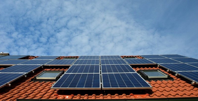 solarni paneli-krov