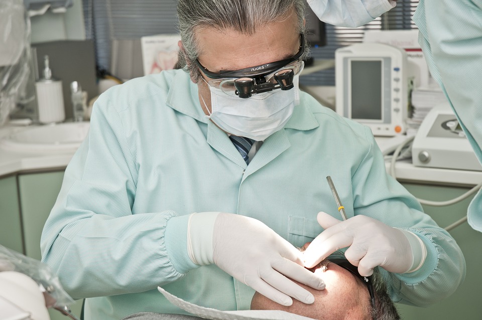 oralni kirurg